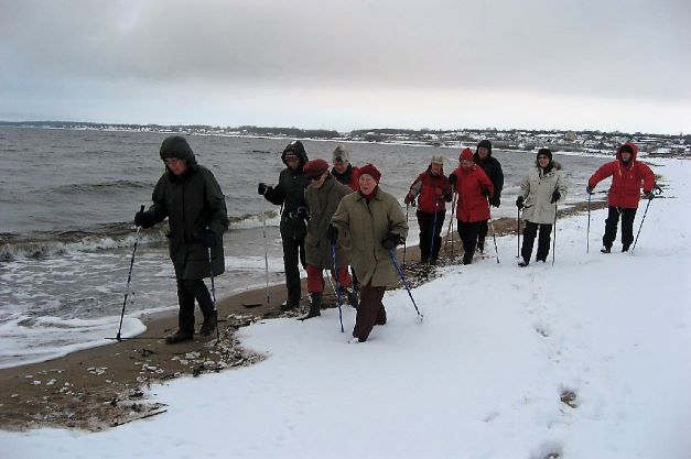 <b>Skälderviksvandring den 6 december</b><br>
	11 glada vandrare plumsade runt i snön utmed Skäldervikens strand.